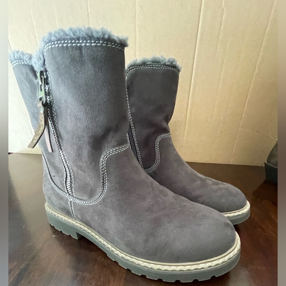 Bench gray boots size 10 Julie style